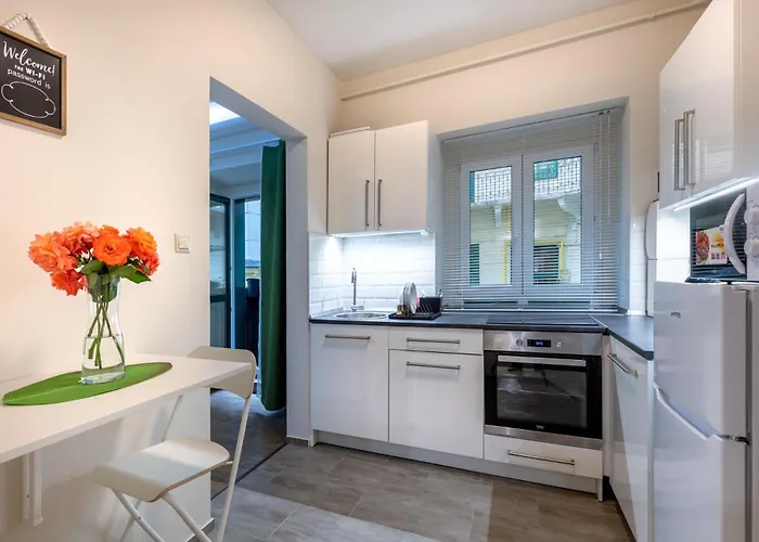 Location, Quiet, Stylish *