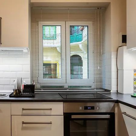 Location, Quiet, Stylish Apartment Budapest